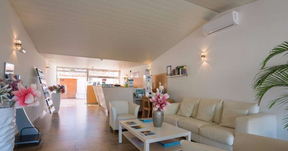 Een foto van het interieur van Bungalows Los Girasoles
