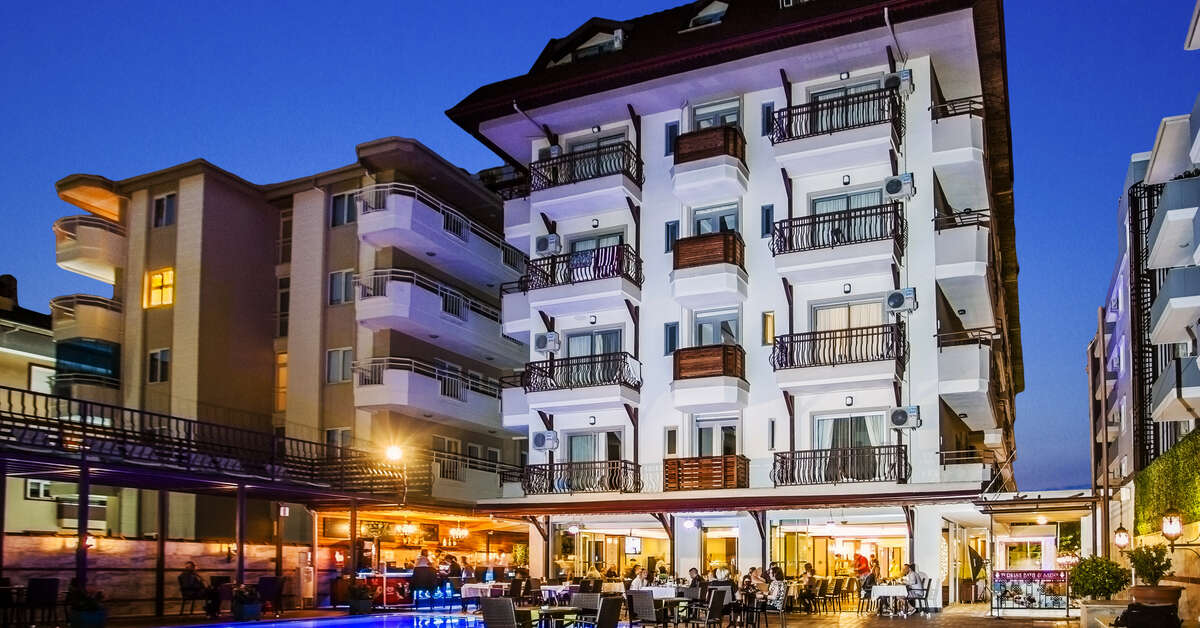 Ein Foto von der Außenansicht des Oba Time Hotel