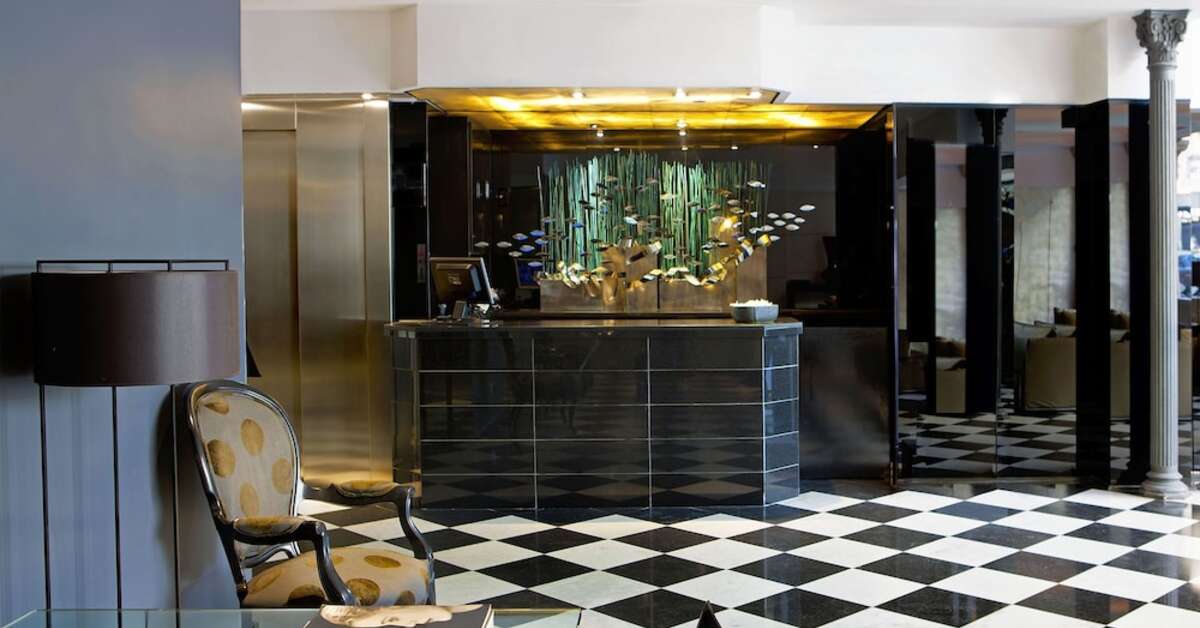 Een foto van het interieur van Gran Derby Suite