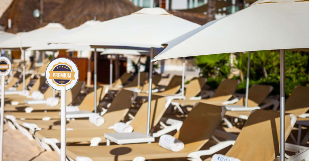 Een foto van het terras bij Nina Hotel & Beach Club