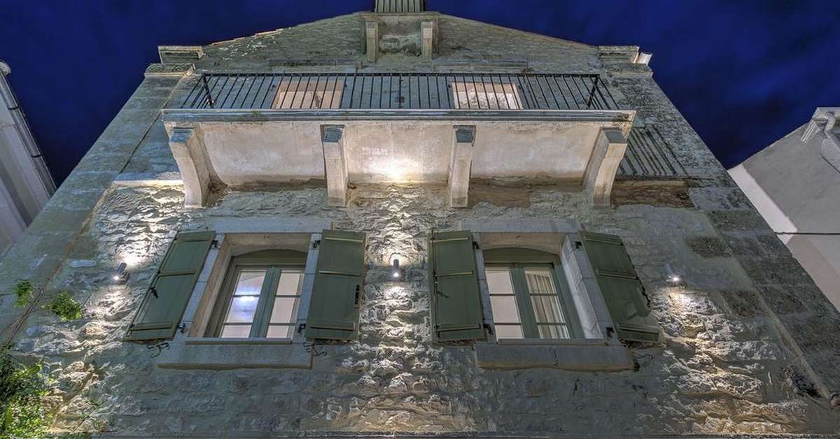 Een foto van de buitenkant van Fiscardonna Luxury Suites