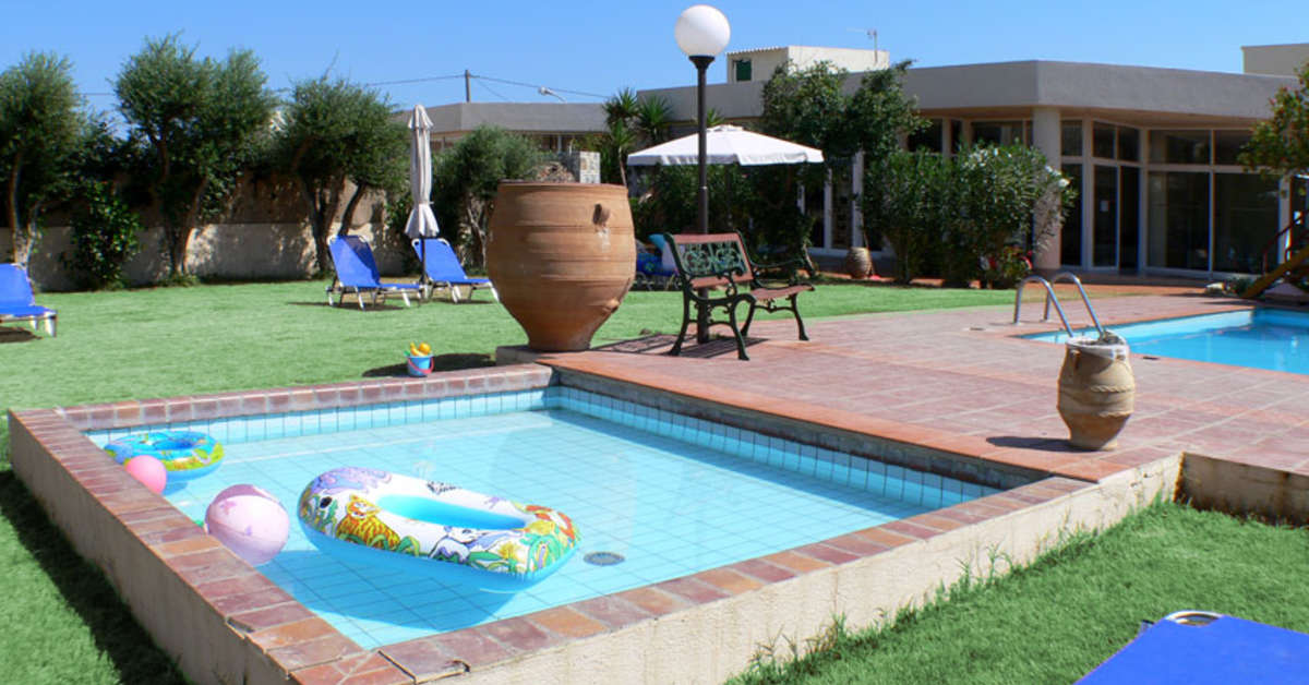Een foto van het zwembad bij Creteco Hotel & Suites