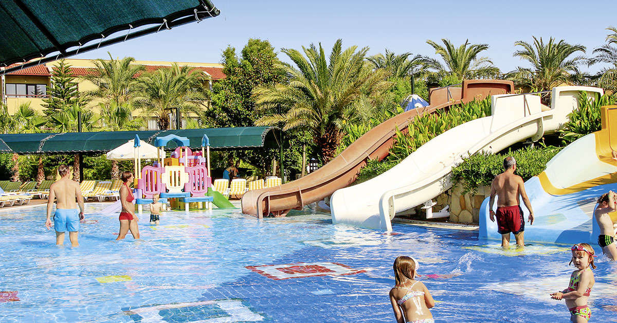 Een foto van het zwembad bij Pegasos World Hotel