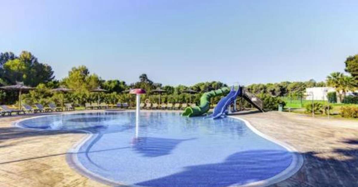Een foto van het zwembad bij Magic Life Cala Pada
