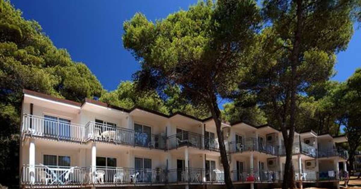 Een foto van de buitenkant van Verudela Beach & Villa Resort