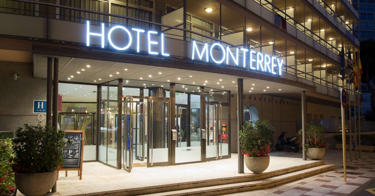 Een foto van de buitenkant van Hotel Monterrey