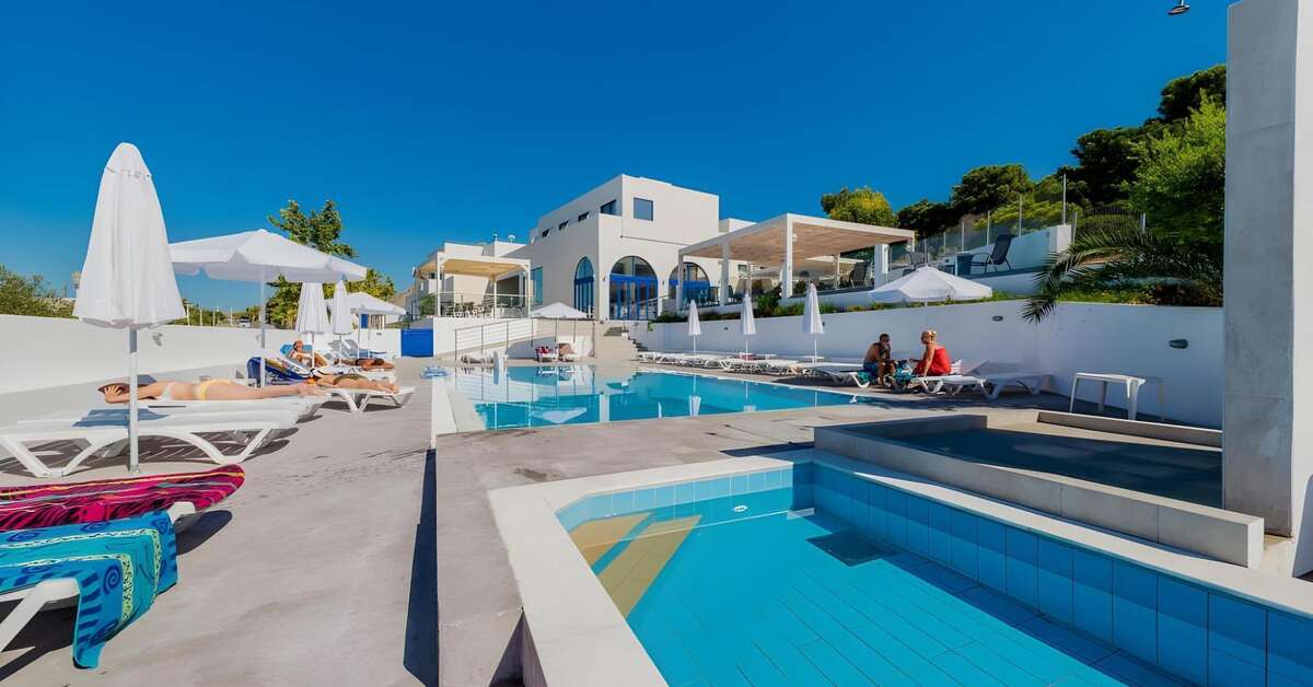 Een foto van het zwembad bij Eagles Nest Hotel