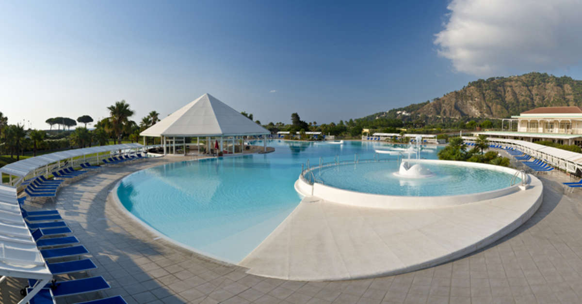 Een foto van het zwembad bij Club Esse Sunbeach