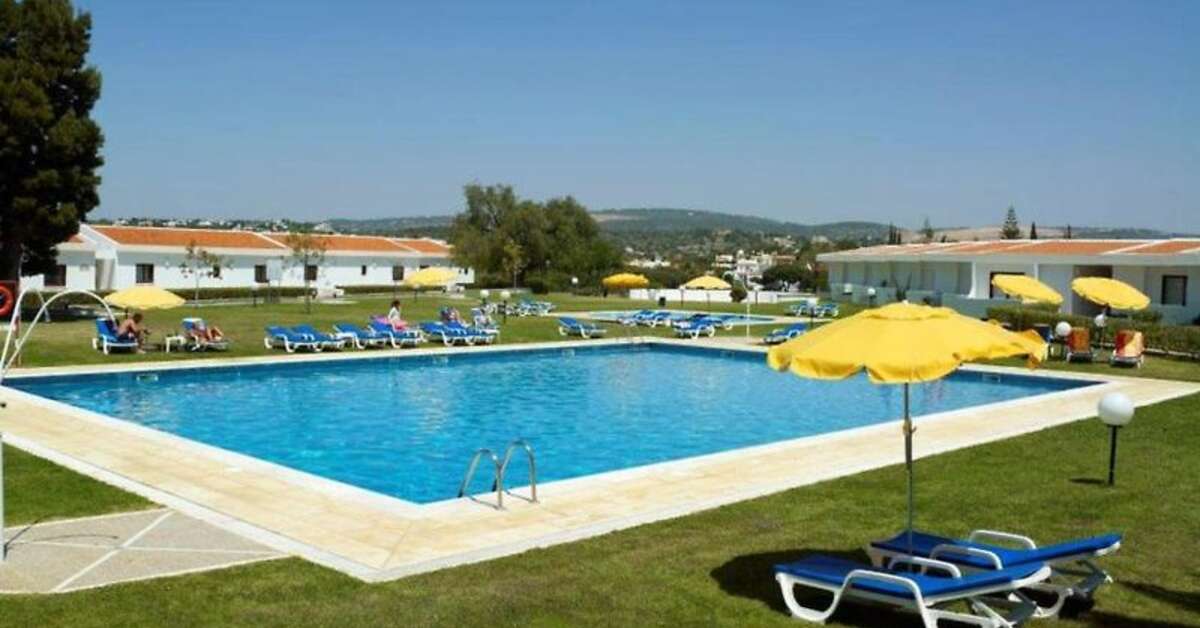 Een foto van het zwembad bij Aparthotel do Golfe