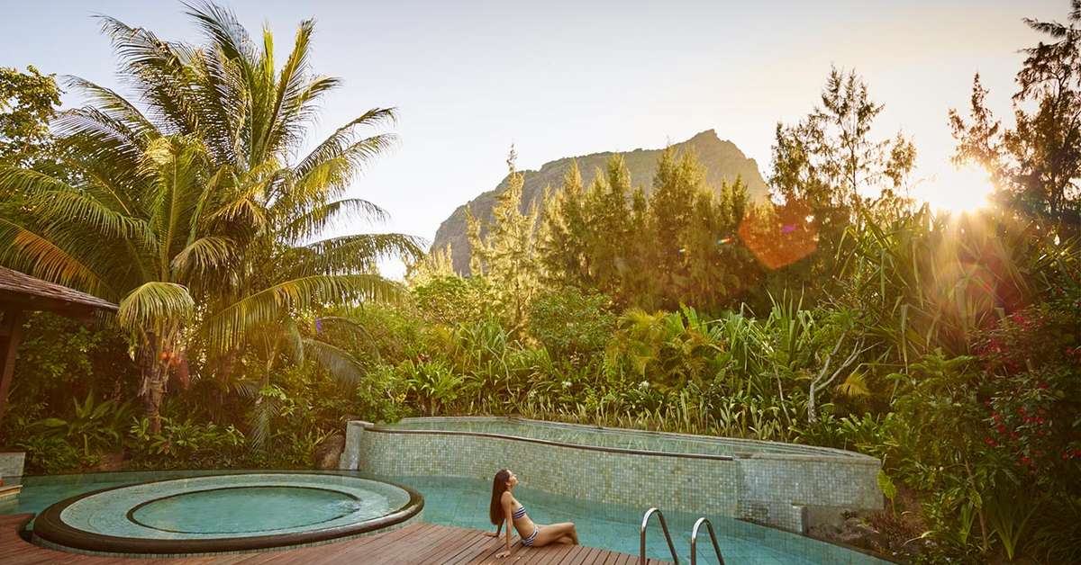 Een foto van het zwembad bij LUX Le Morne