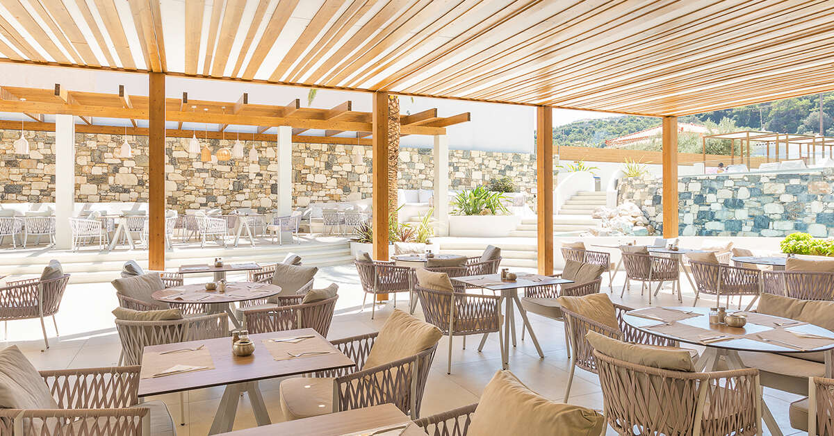 Een foto van het terras bij Samian Mare Hotel Suites & Spa