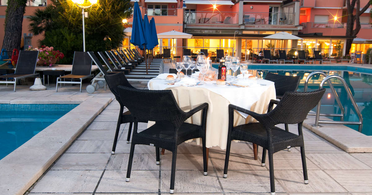 Een foto van het zwembad bij Versilia Palace Hotel