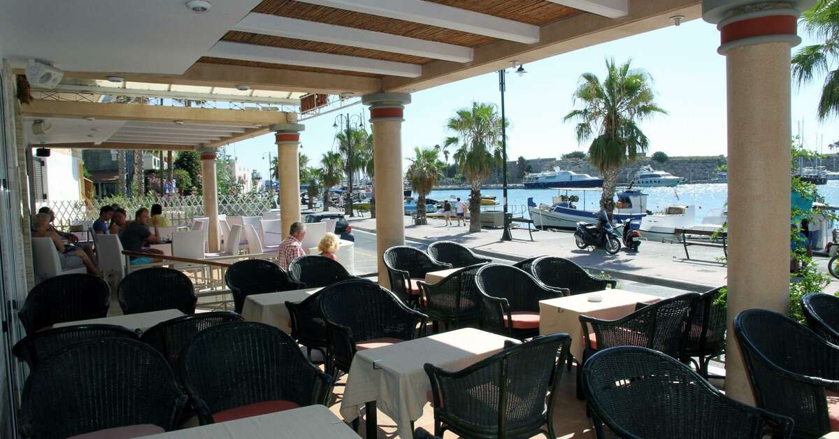 Een foto van het terras bij Astron Hotel Kos