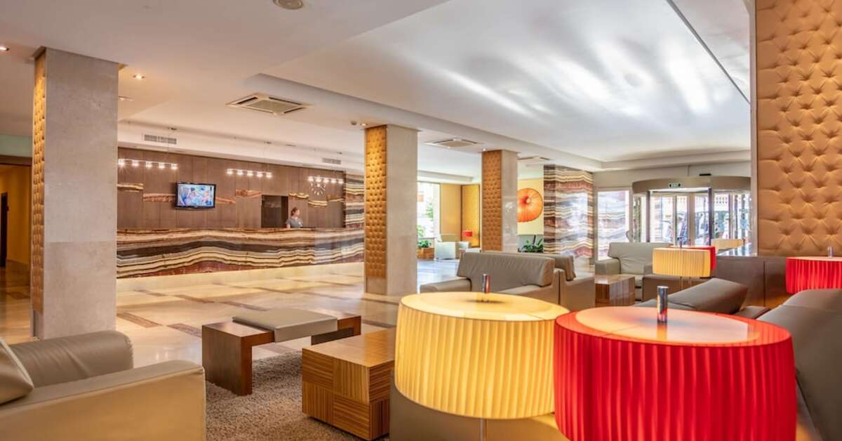 Een foto van het interieur van Hotel Zafiro Tropic
