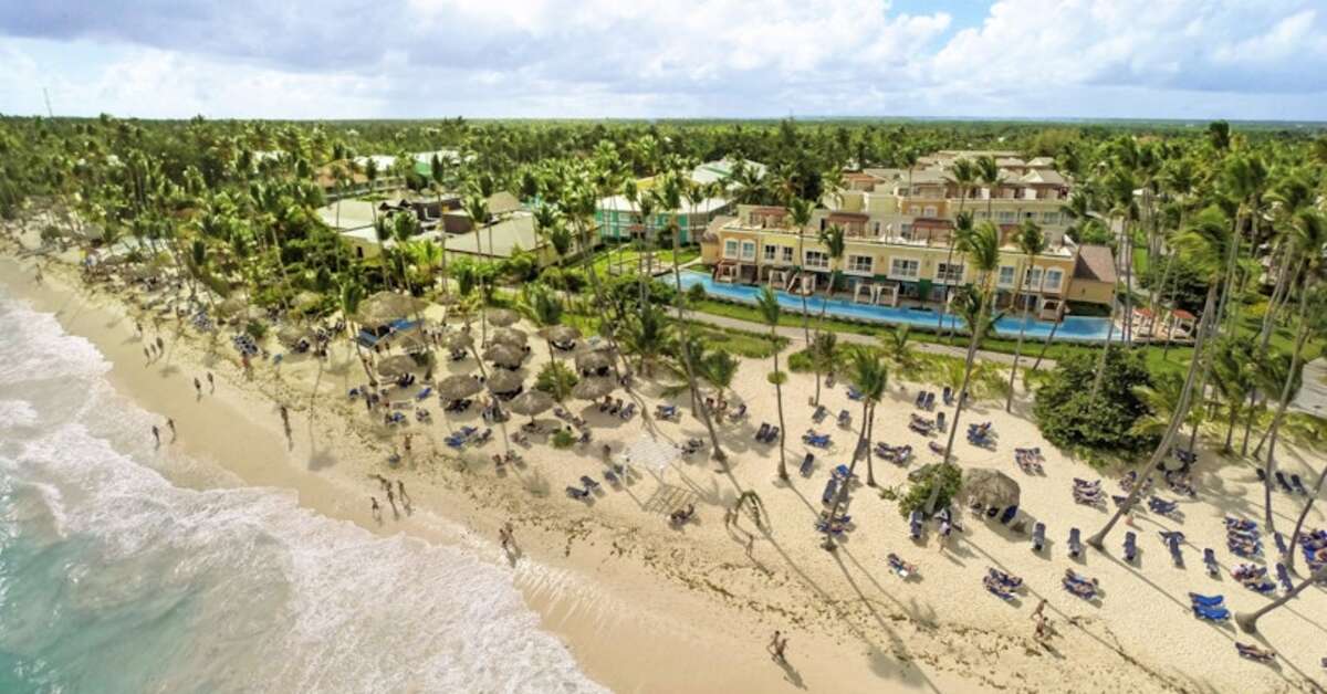 Een foto van het strand bij Grand Palladium Bavaro Suites Resort & Spa