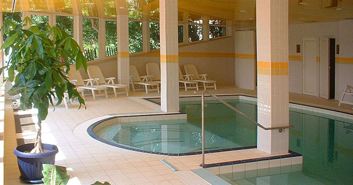 Een foto van het zwembad bij Hotel Riviera
