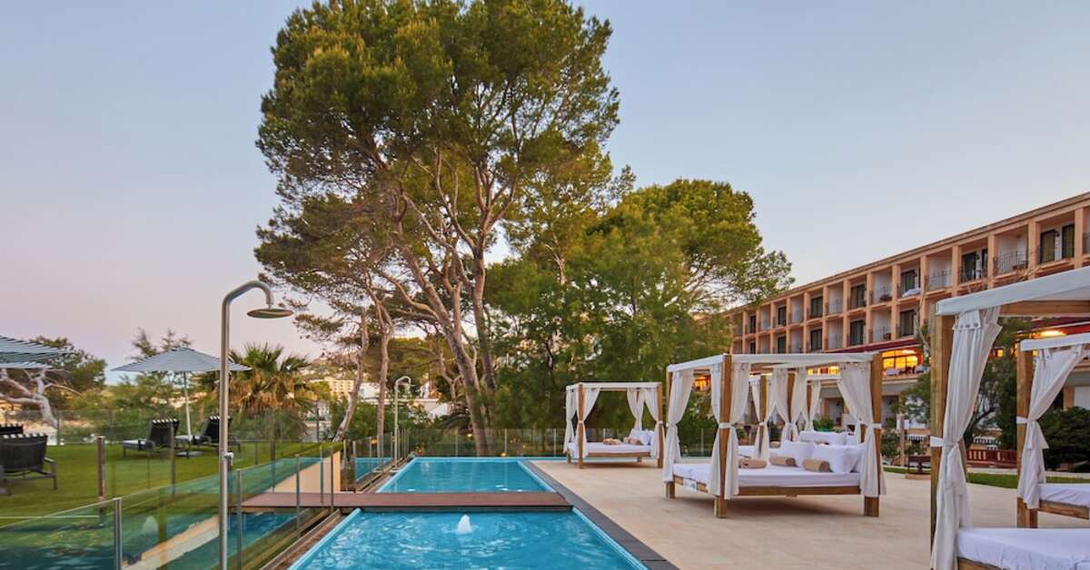 Ein Foto vom Pool im Secrets Mallorca Villamil Resort & Spa