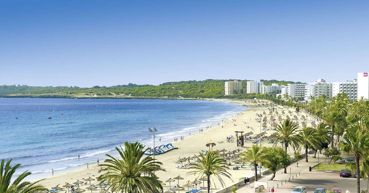 Ein Foto vom Strand beim Universal Hotel Bikini