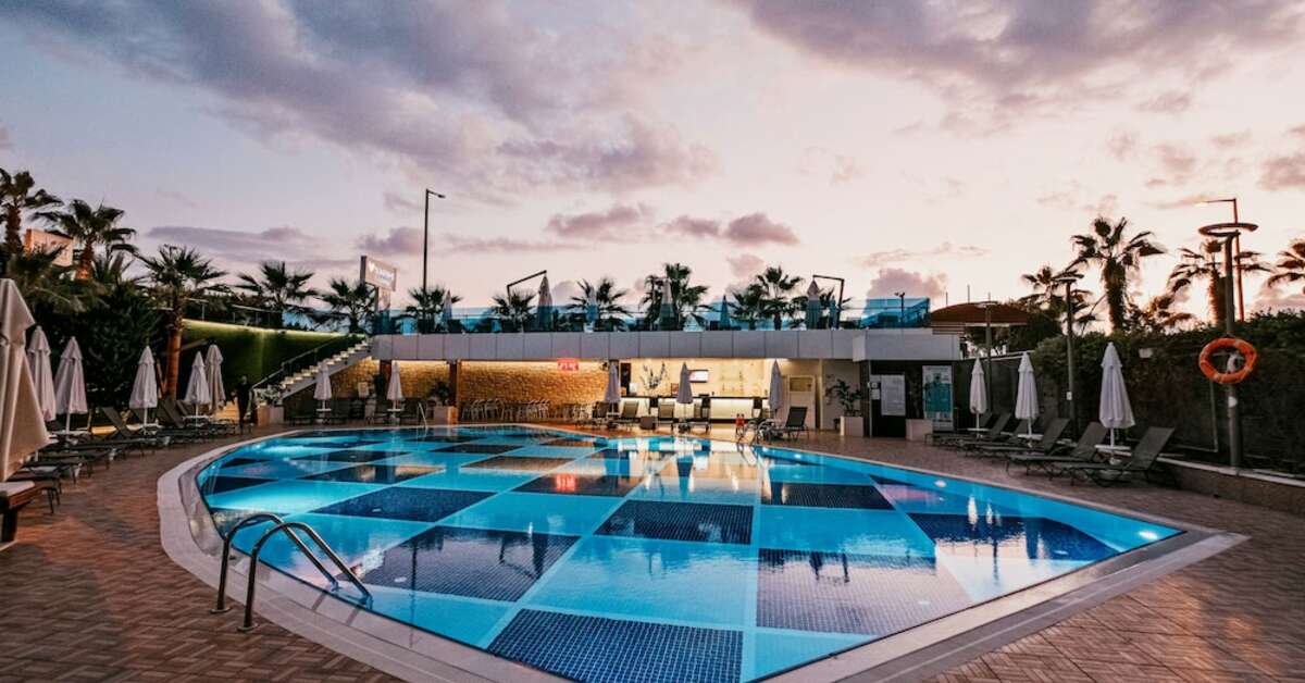 Een foto van het zwembad bij Sunprime C-Lounge