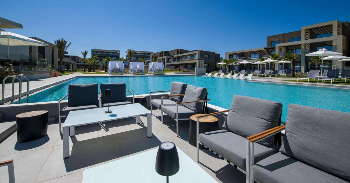 Ein Foto von der Terrasse im Myrion Beach Resort & Spa