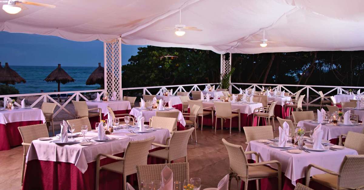 Een foto van het terras bij Grand Bahia Principe Tulum