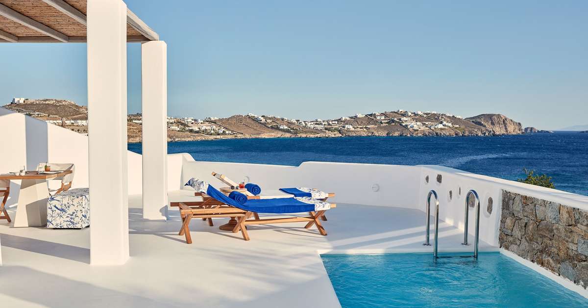 Een foto van het zwembad bij Katikies Mykonos