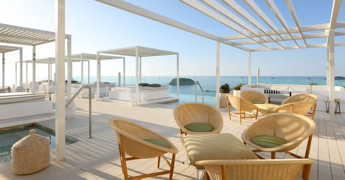 Een foto van het terras bij Bless Ibiza Hotel