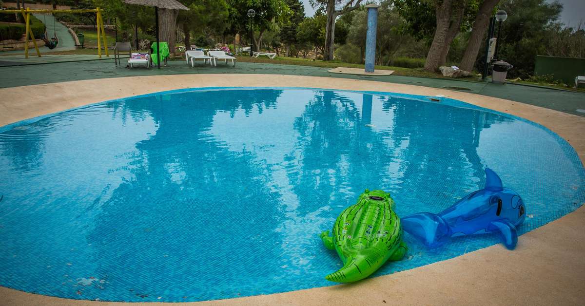 Een foto van het zwembad bij Club Cala Romani