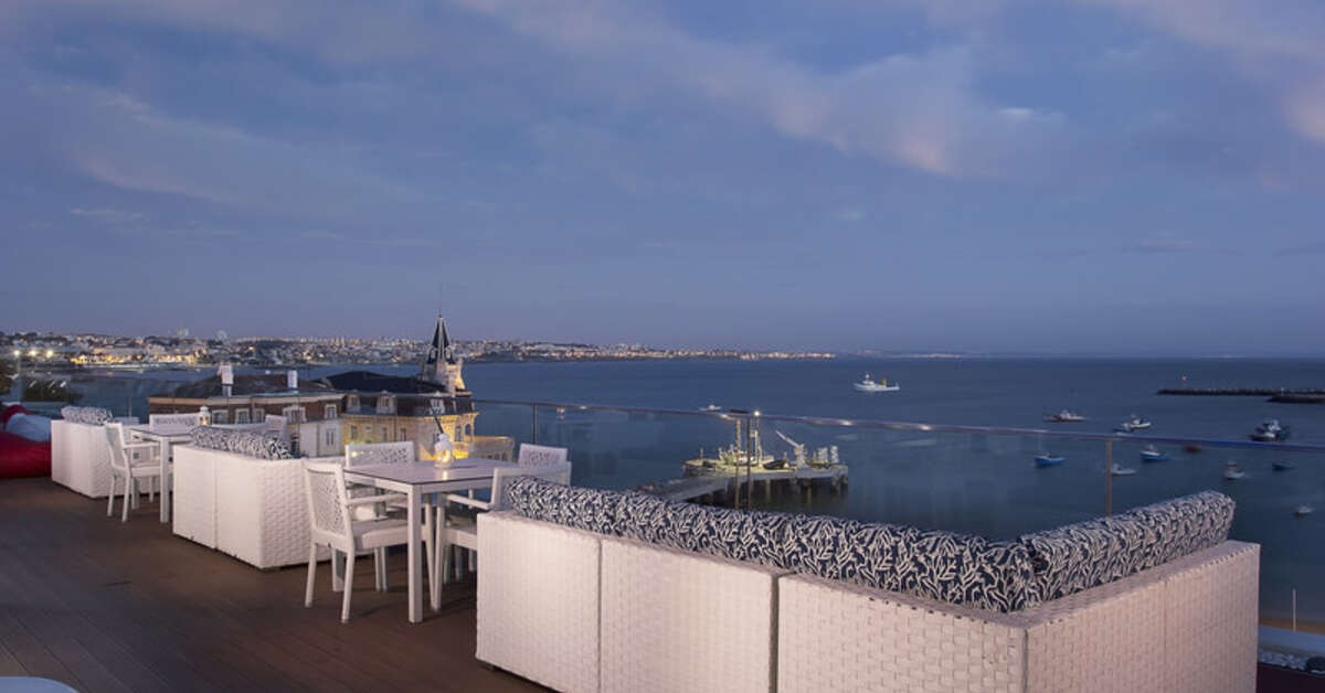 Een foto van het terras bij Hotel Baia