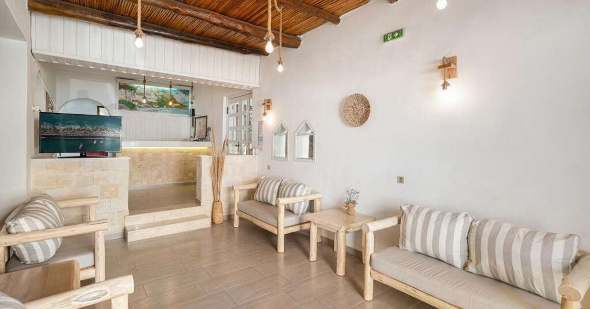Een foto van het interieur van Adonis Hotel
