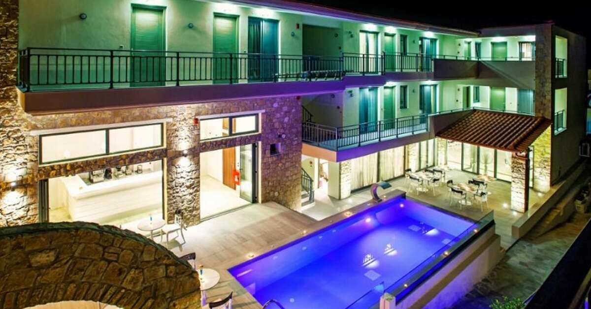 Een foto van het zwembad bij Core Hotels
