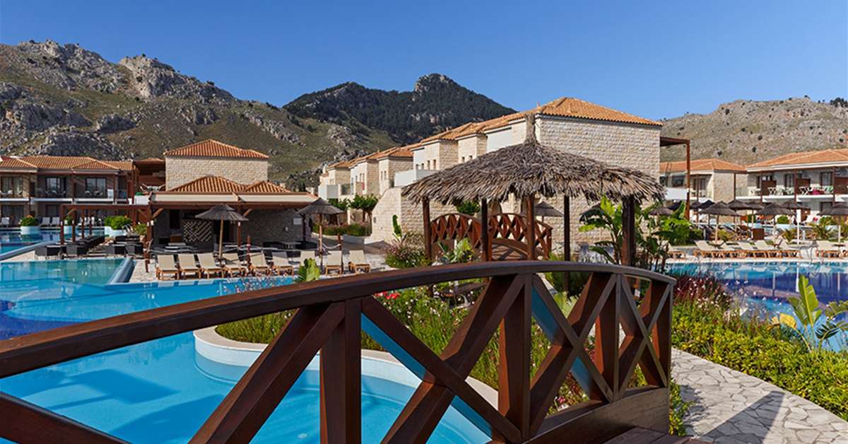 Een foto van het zwembad bij Atlantica Holiday Village Rhodes
