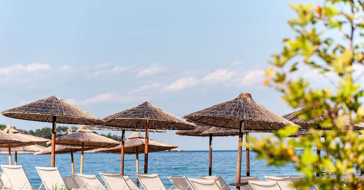 Ein Foto vom Strand beim Alexandra Golden Boutique Hotel