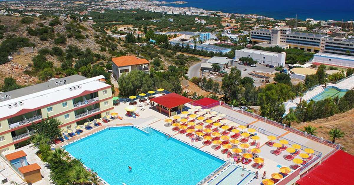 Een foto van het zwembad bij Hotel Aquasun Village