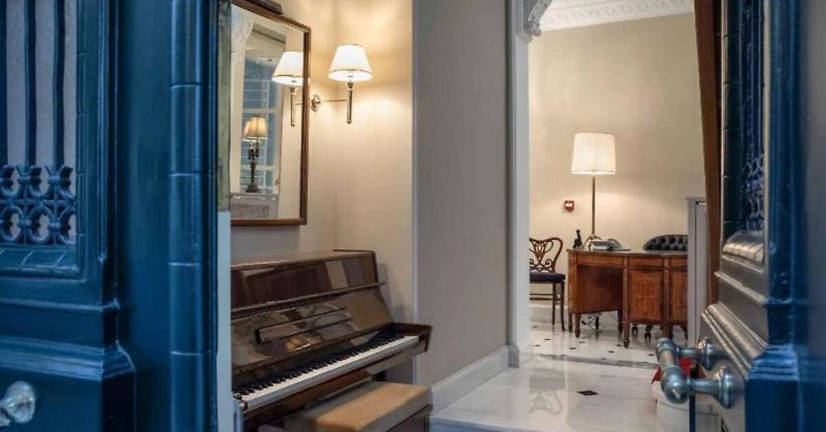Ein Foto Noble Suites
