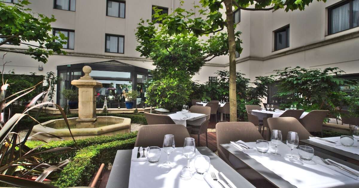 Een foto van het terras bij Concorde Montparnasse Hotel