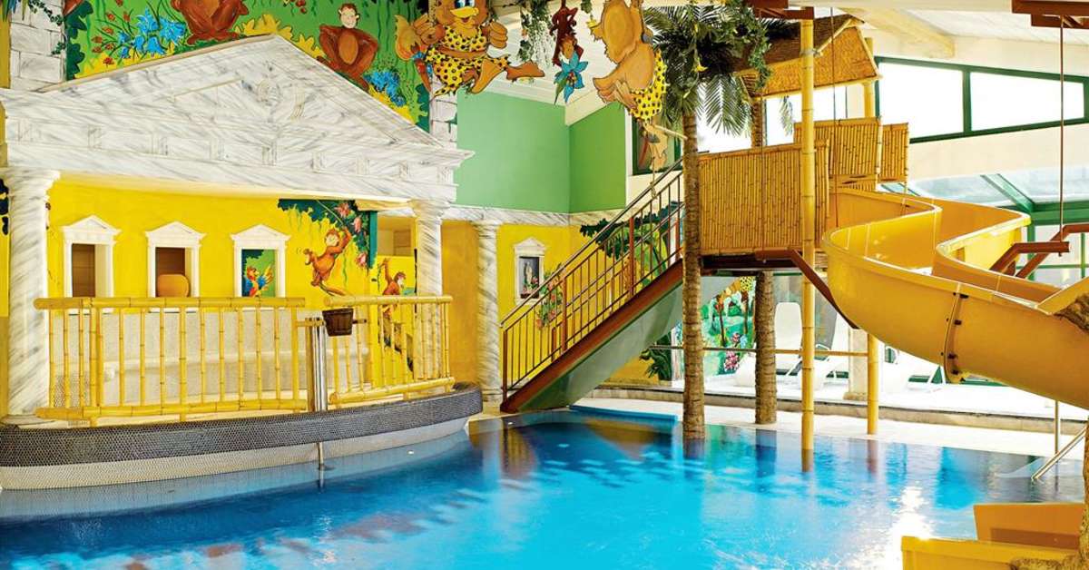 Een foto van het zwembad bij Falkensteiner Hotel Cristallo