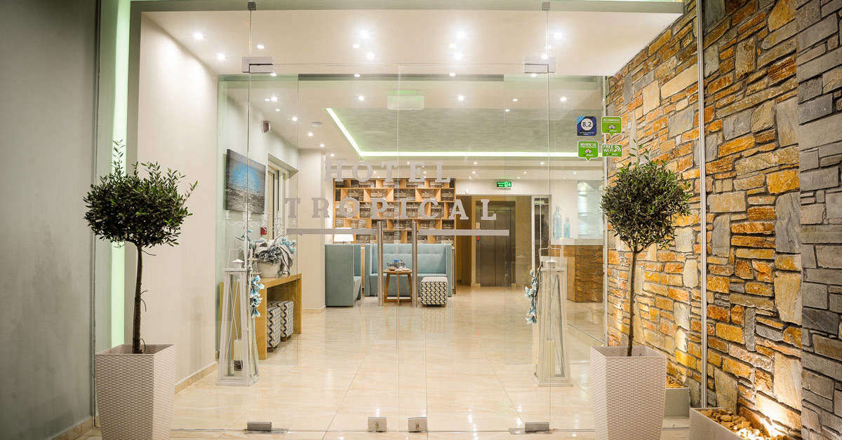 Een foto van de buitenkant van Hotel Tropical