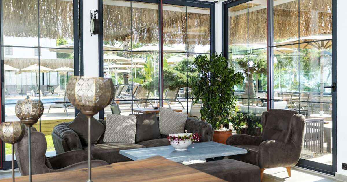 Een foto van het interieur van Yalipark Beach Hotel