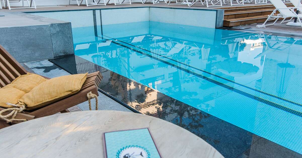 Ein Foto vom Pool im Kahlua Hotel & Suites