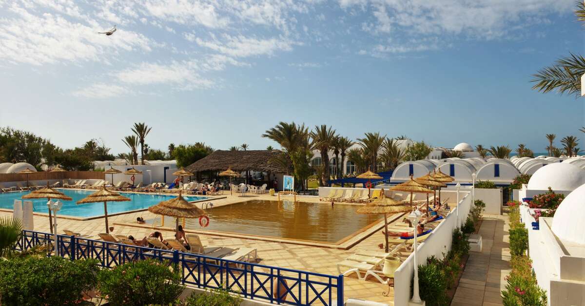 Een foto van het zwembad bij Monarque Dar Jerba Zahra