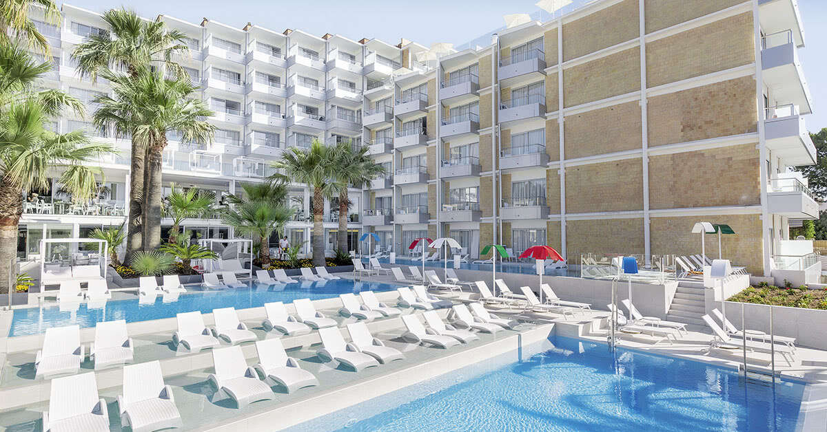 Ein Foto vom Pool im Reverence Mare Hotel