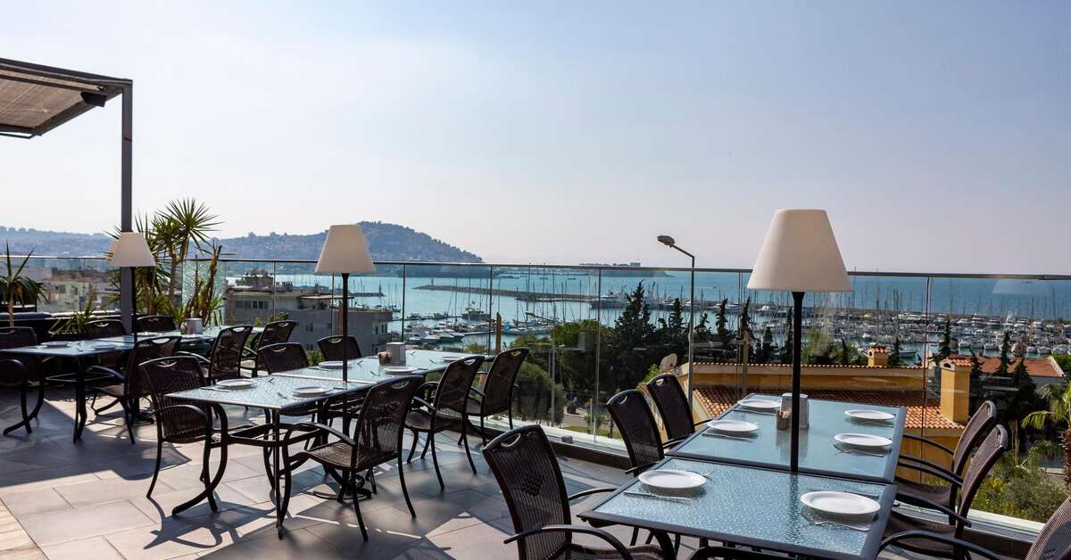 Een foto van het terras bij Elite World Kusadasi