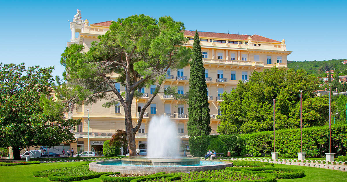 Een foto van de buitenkant van Hotel Palace Bellevue