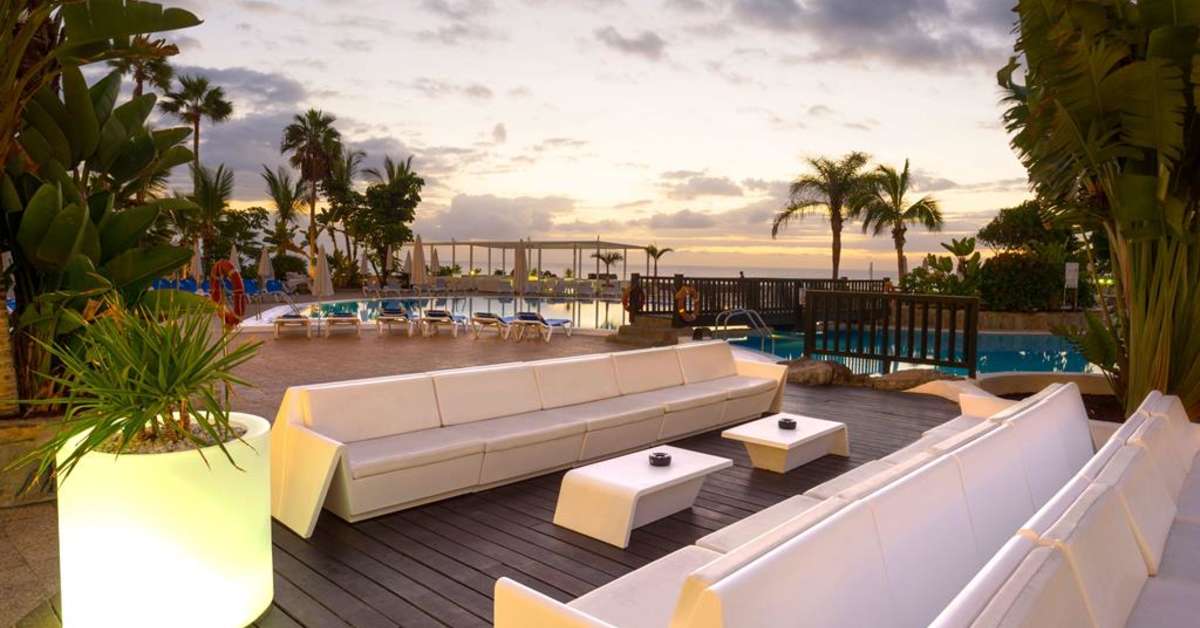 Een foto van het terras bij TUI Blue Suite Princess