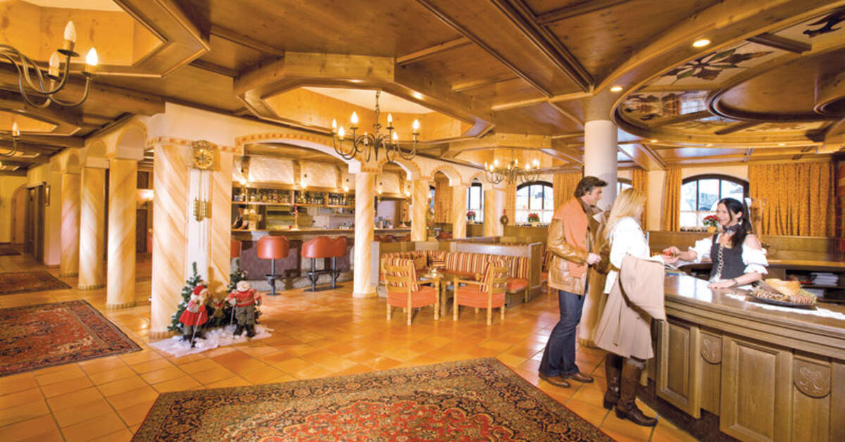 Een foto van het interieur van Hotel Almhof
