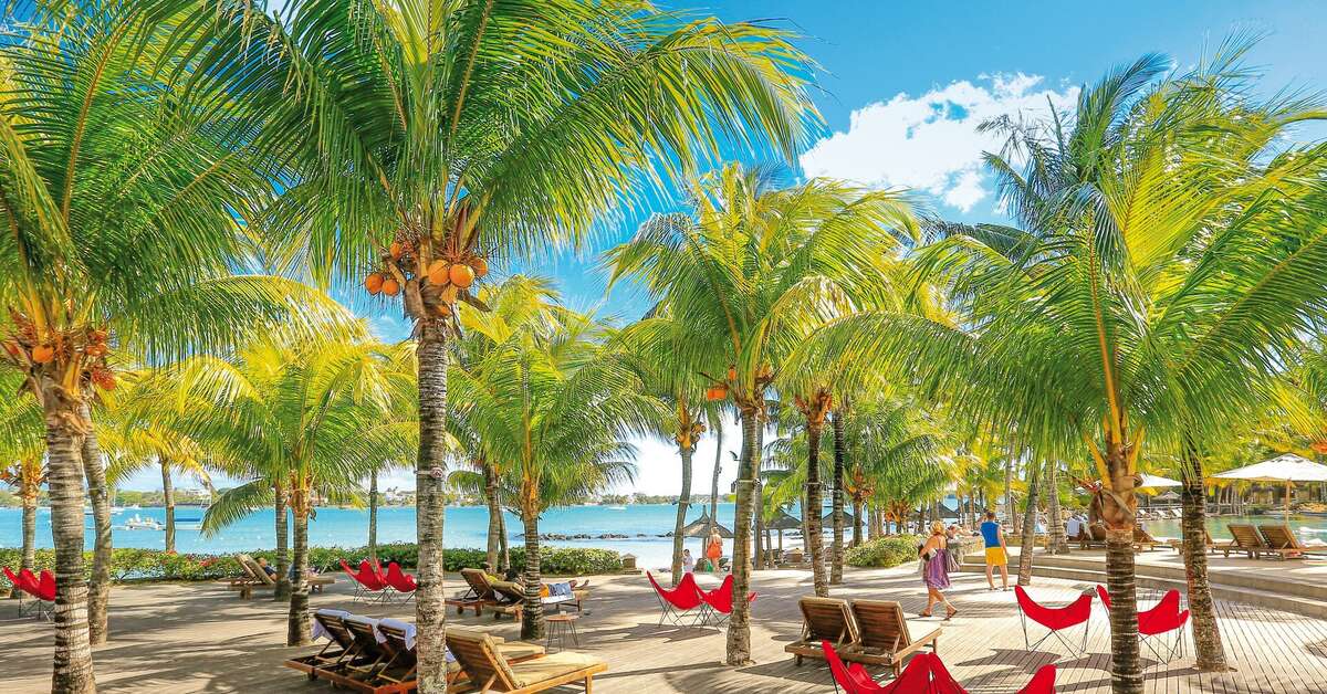 Een foto van het terras bij Mauricia Beachcomber
