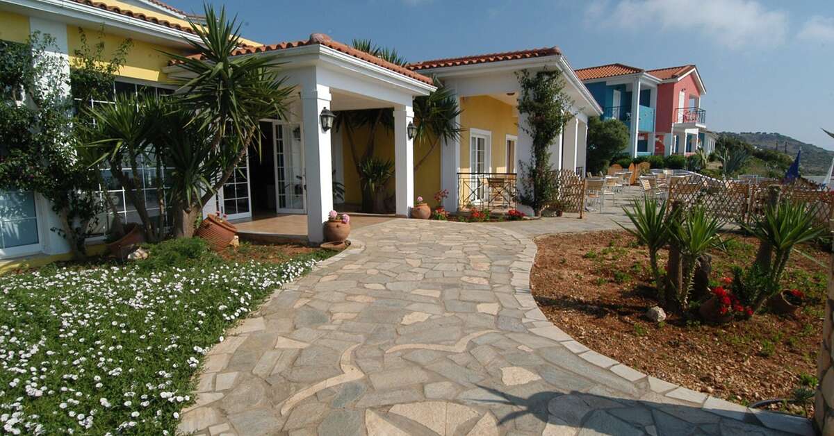 Een foto van de buitenkant van Porto Skala Hotel