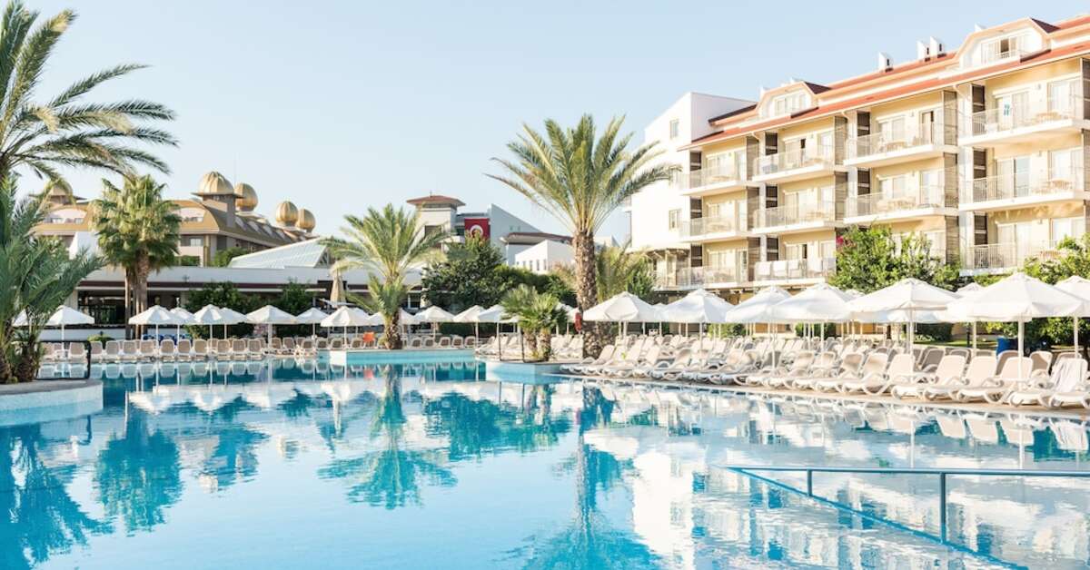 Een foto van het zwembad bij Barut B Suites