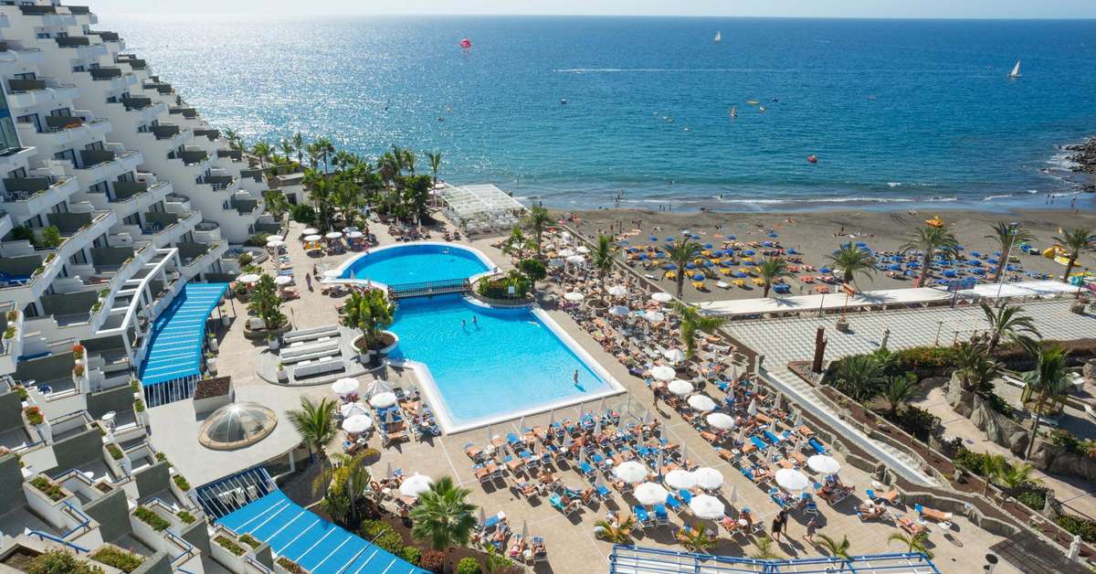 Een foto van het zwembad bij TUI Blue Suite Princess
